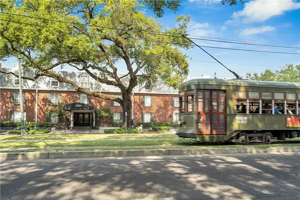 3201 ST. CHARLES AVE #220, New Orleans, LA 70115