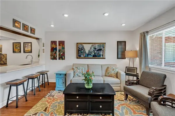 3201 ST CHARLES AVE #218, New Orleans, LA 70115