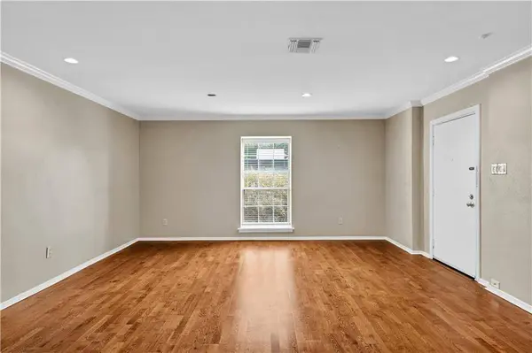3201 ST CHARLES AVE #313, New Orleans, LA 70115
