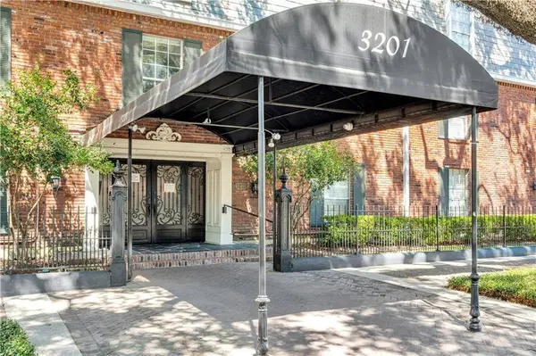 3201 ST CHARLES AVE #313, New Orleans, LA 70115