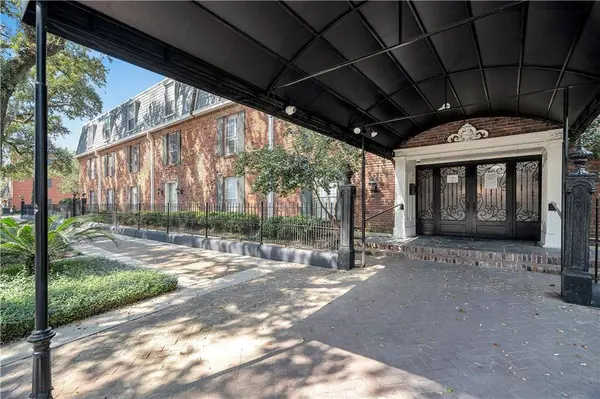 3201 ST CHARLES AVE #230, New Orleans, LA 70115