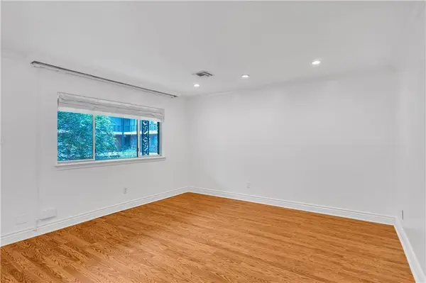 3201 ST CHARLES AVE #230, New Orleans, LA 70115