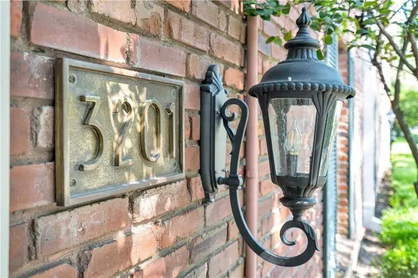 3201 ST CHARLES AVE #230, New Orleans, LA 70115
