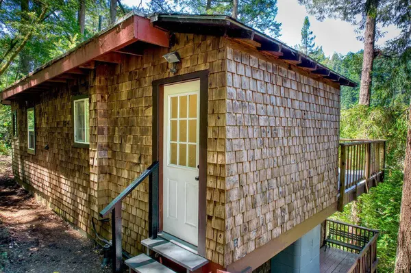 15 Mountain View AVE, Lagunitas, CA 94938