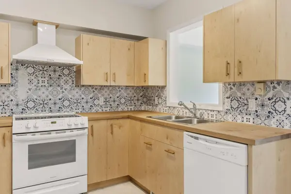 1203 Pemberton AVE #207, Squamish, BC V8B 0J7