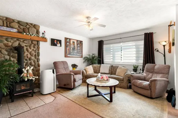 2598 Willard Ave, Cumberland, BC V0R 1S0