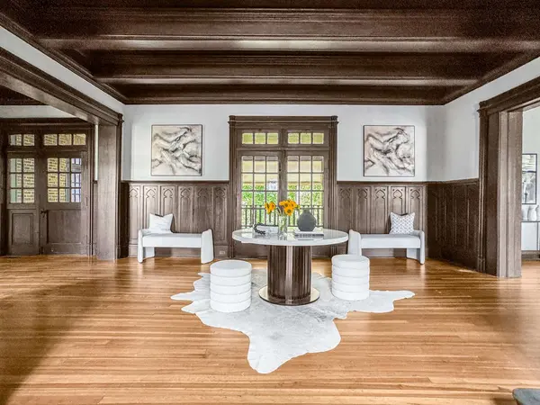 141 Loretto CT, Wheaton, IL 60189