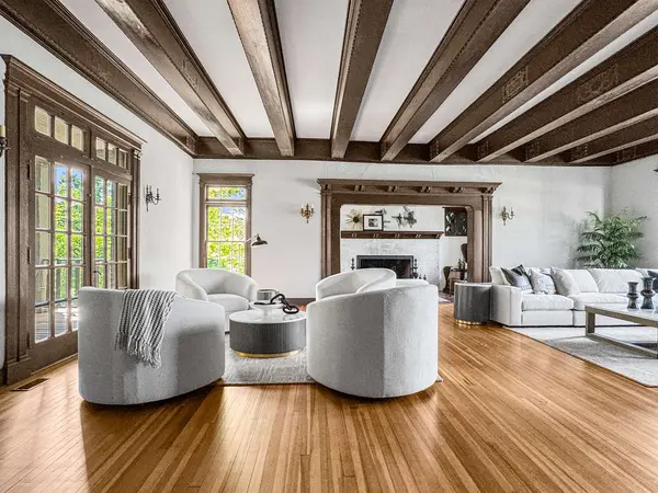 141 Loretto CT, Wheaton, IL 60189