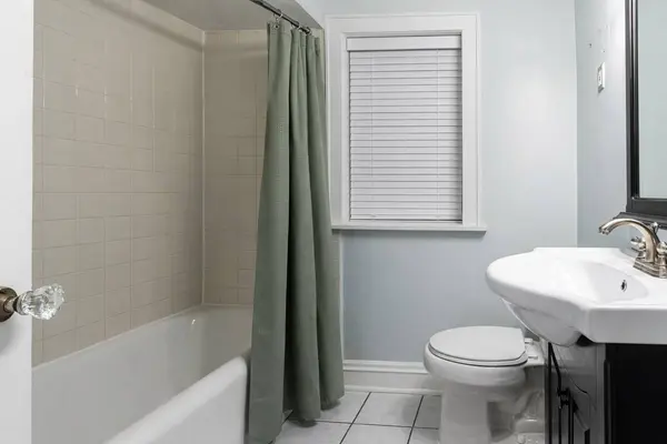 7346 Lake ST #GW, River Forest, IL 60305