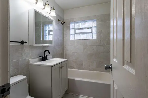 1420 N Harlem AVE #E, River Forest, IL 60305