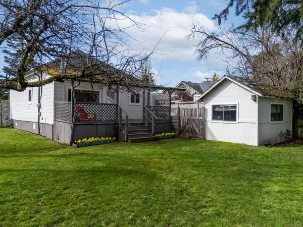 510 McPhee Ave, Courtenay, BC V9N 2Z6