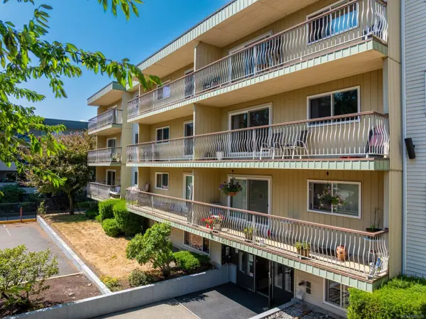 1015 Cumberland Rd #402, Courtenay, BC V9N 2E7