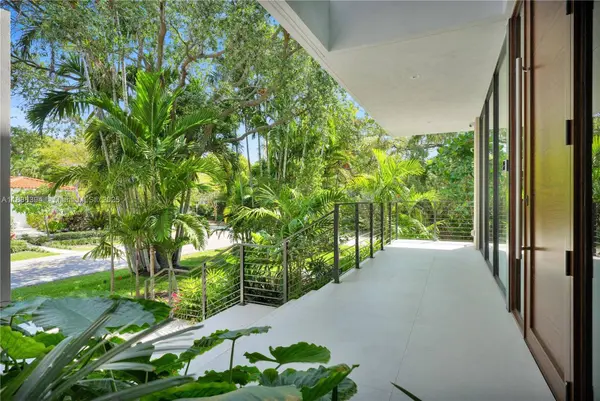 100 Hampton Ln, Key Biscayne, FL 33149