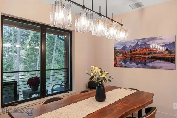 40 Cliff Manor LN, Gallatin Gateway, MT 59730