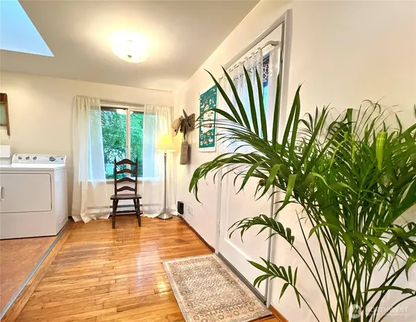 7919 45th AVE S, Seattle, WA 98118