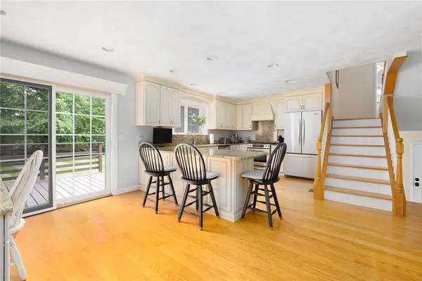 52 Eagle Nest DR, Lincoln, RI 02865