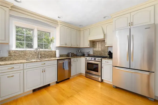 52 Eagle Nest DR, Lincoln, RI 02865