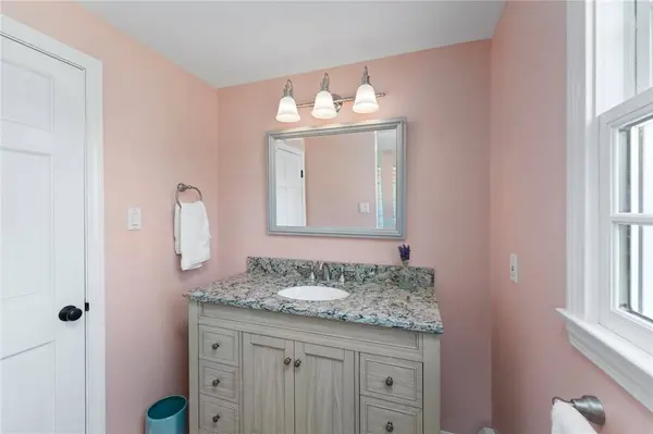 31 Peaceful WAY, Tiverton, RI 02878