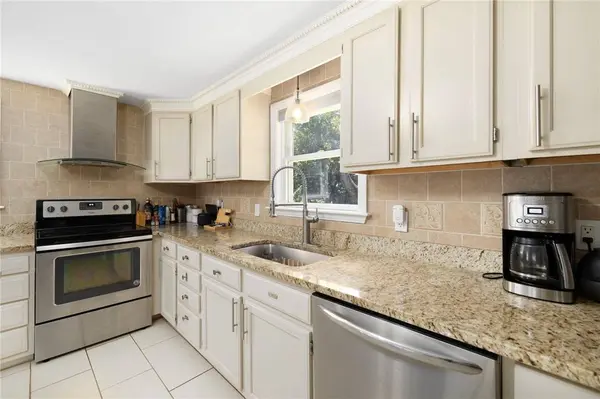 222 Old County RD, Smithfield, RI 02917