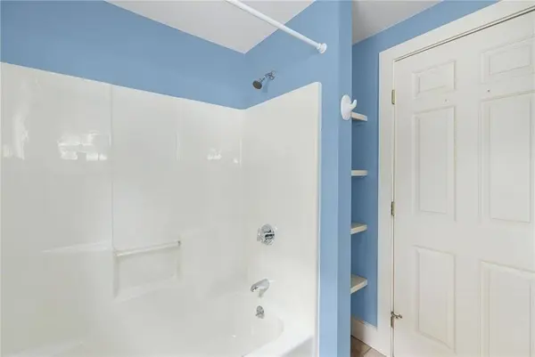 184 Field Stone LN, Tiverton, RI 02878