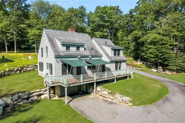 184 Field Stone LN, Tiverton, RI 02878