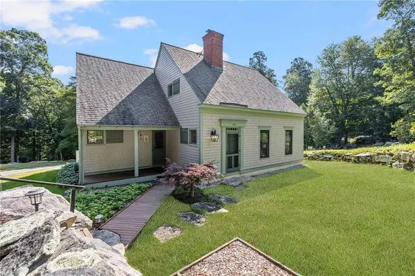 184 Field Stone LN, Tiverton, RI 02878
