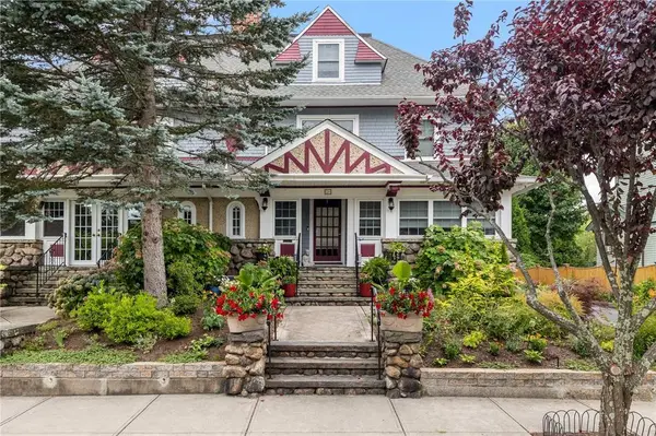 51 Columbia AVE, Cranston, RI 02905