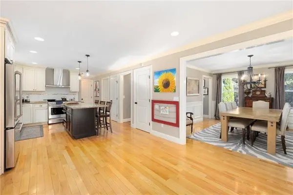 15 Victoria LN, Scituate, RI 02831