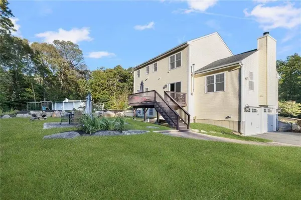 15 Victoria LN, Scituate, RI 02831