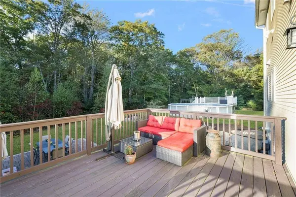 15 Victoria LN, Scituate, RI 02831