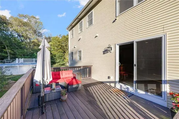 15 Victoria LN, Scituate, RI 02831