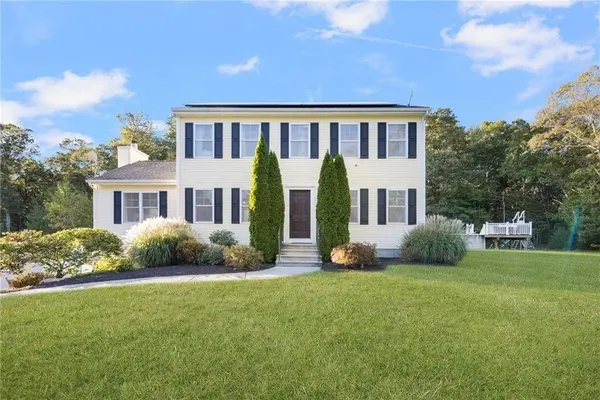 15 Victoria LN, Scituate, RI 02831