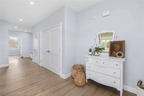 1046 Ocean RD, Narragansett, RI 02882