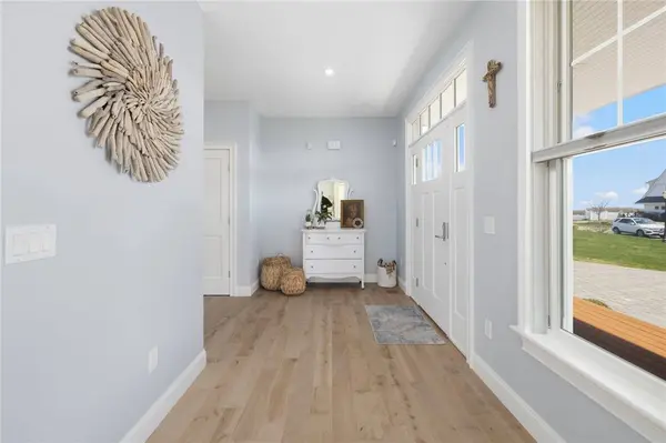 1046 Ocean RD, Narragansett, RI 02882