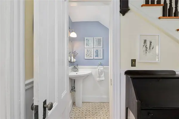 150 Albert AVE, Cranston, RI 02905