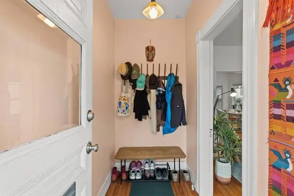 206 Rochambeau AVE #1, Providence, RI 02906