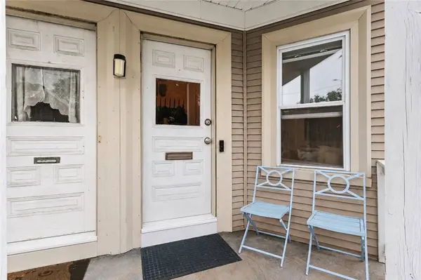 206 Rochambeau AVE #1, Providence, RI 02906