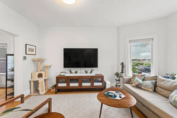206 Rochambeau AVE #1, Providence, RI 02906