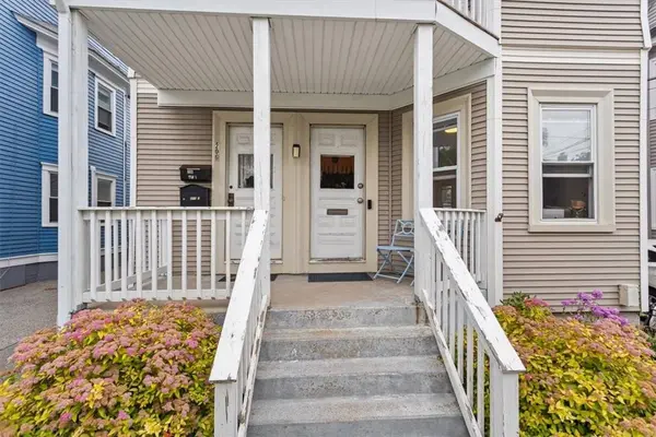 206 Rochambeau AVE #1, Providence, RI 02906