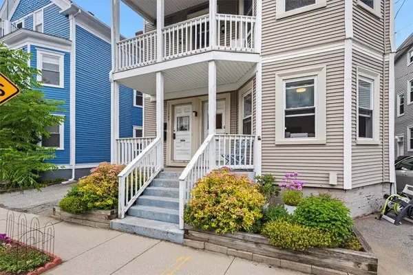 206 Rochambeau AVE #1, Providence, RI 02906