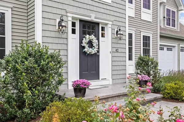 42 E East Lantern RD, Lincoln, RI 02865