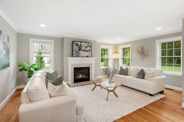 42 E East Lantern RD, Lincoln, RI 02865