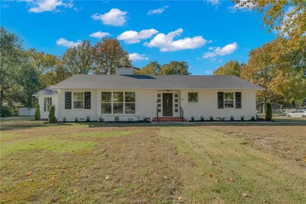 300 S West End St, Springdale, AR 72764
