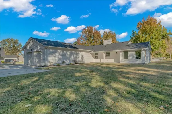 300 S West End St, Springdale, AR 72764