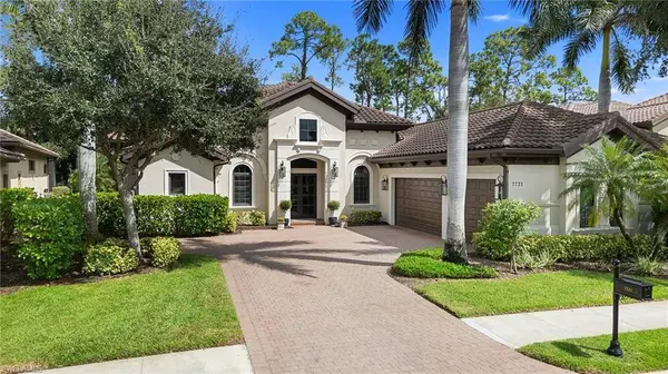7721 Classics DR, Naples, FL 34113