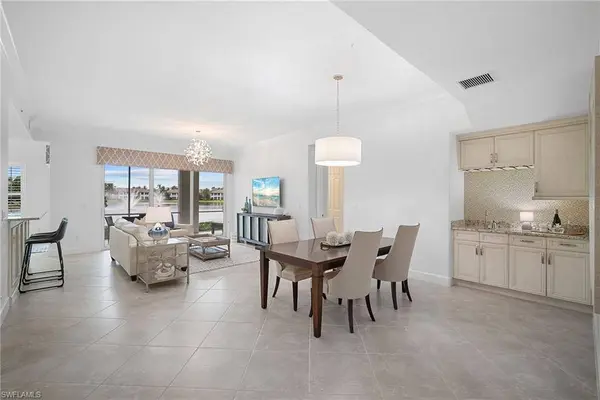 8050 Signature Club CIR #101, Naples, FL 34113