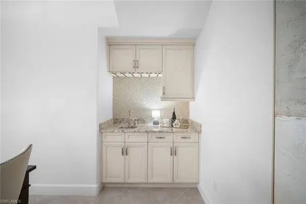 8050 Signature Club CIR #101, Naples, FL 34113