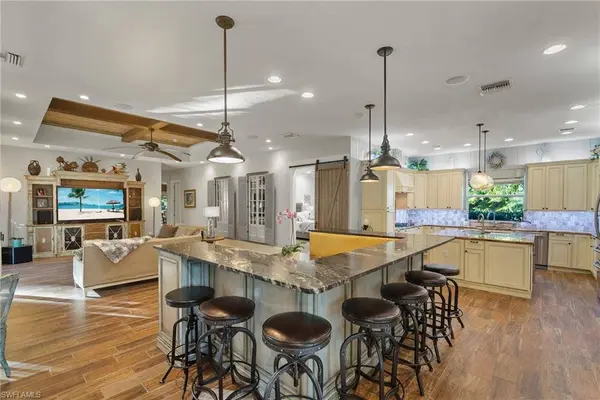 1805 Heritage TRL, Naples, FL 34112