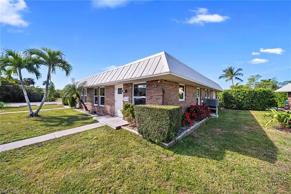 2858 Arbutus ST #F1, Naples, FL 34112