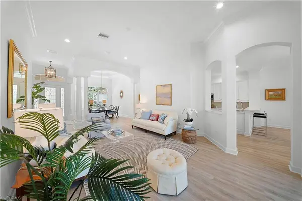 8844 Mustang Island CIR, Naples, FL 34113